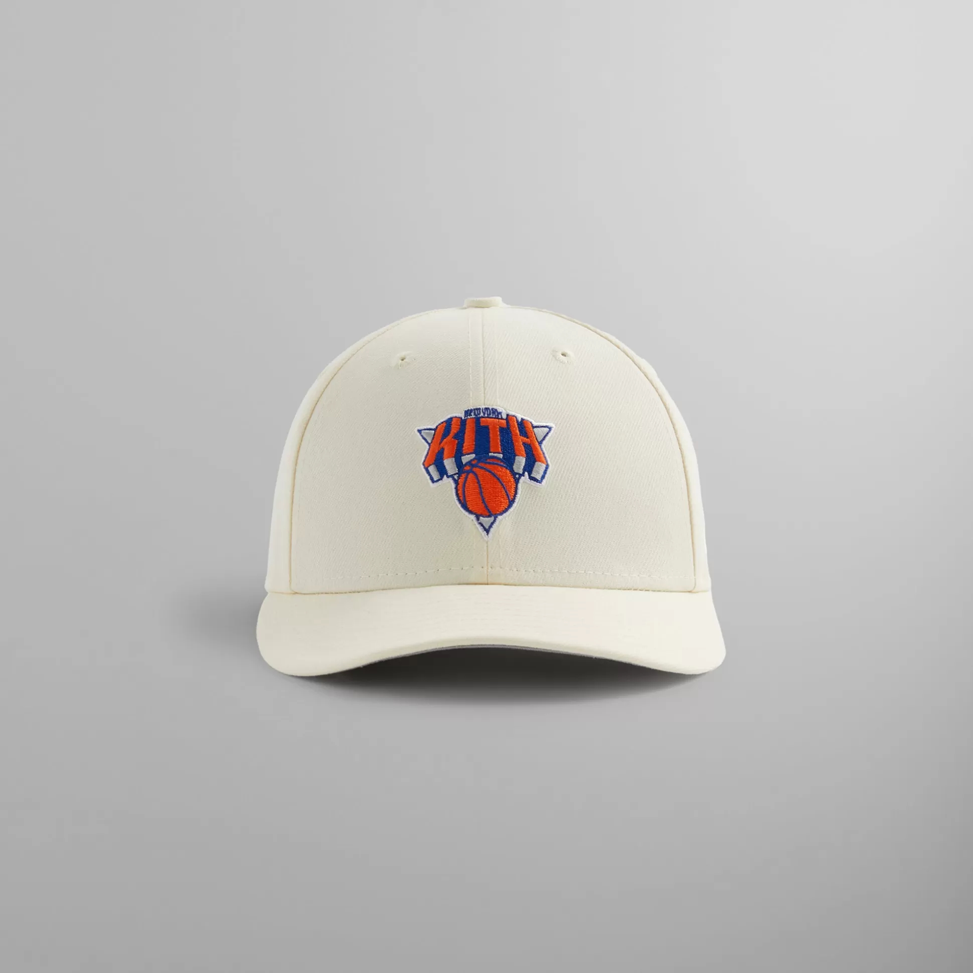 Fashion Kith & New Era for the New York Knicks Logo Low Profile 59FIFTY Fitted Sandrift