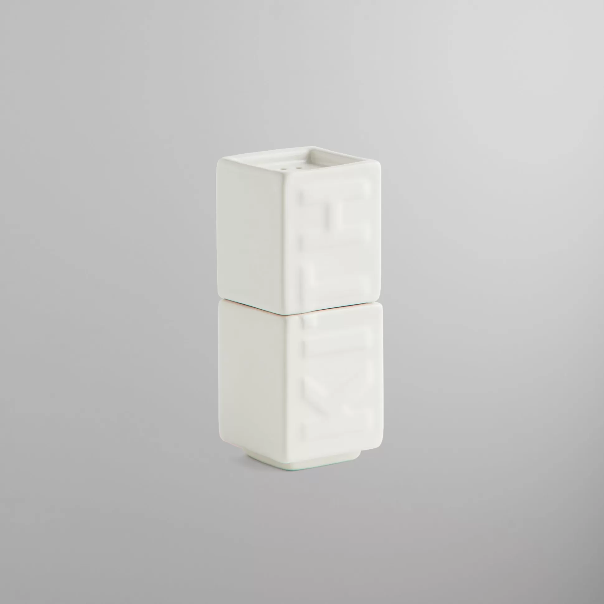 Outlet Kith mas Salt and Pepper Shaker White