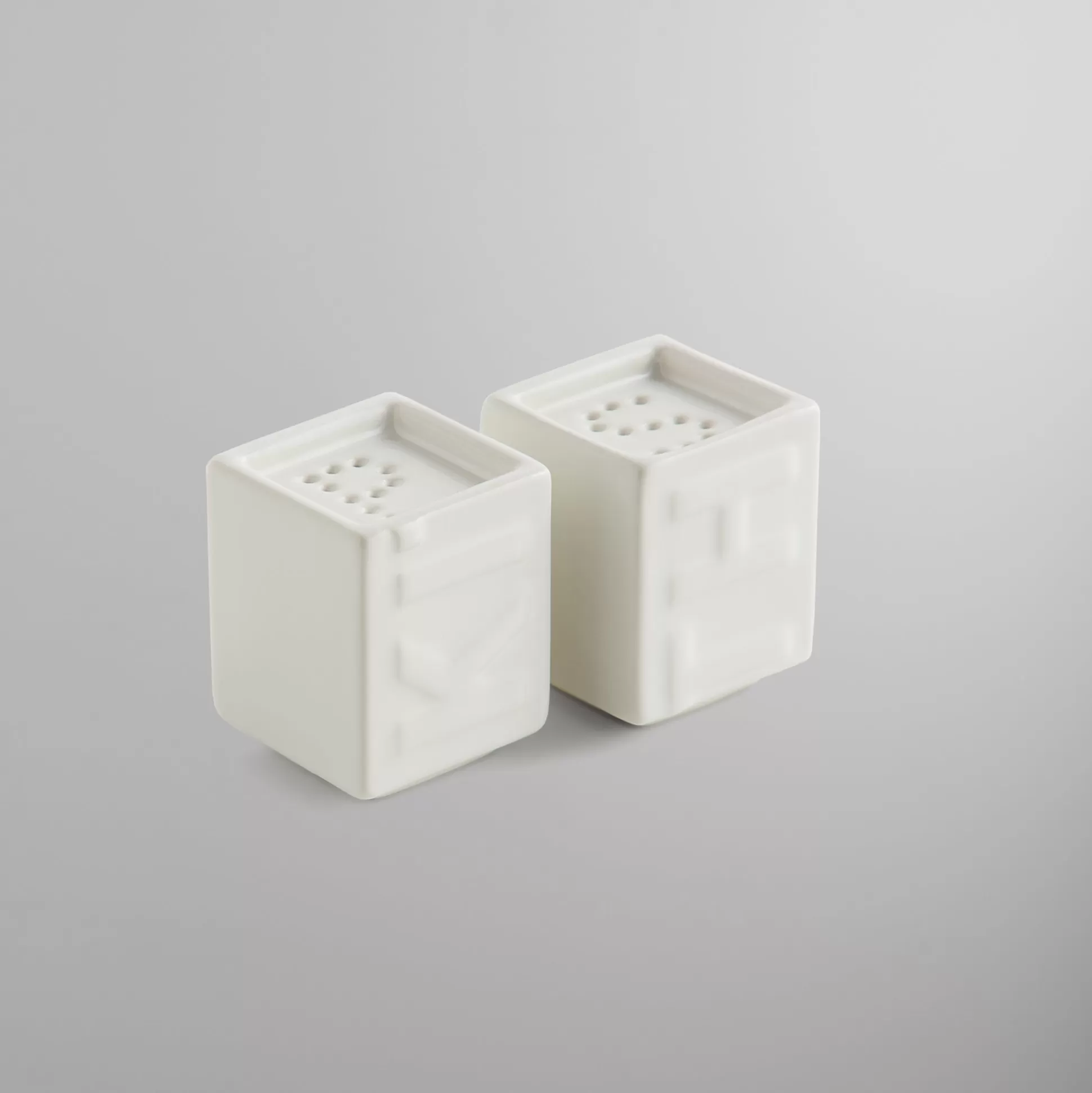 Outlet Kith mas Salt and Pepper Shaker White