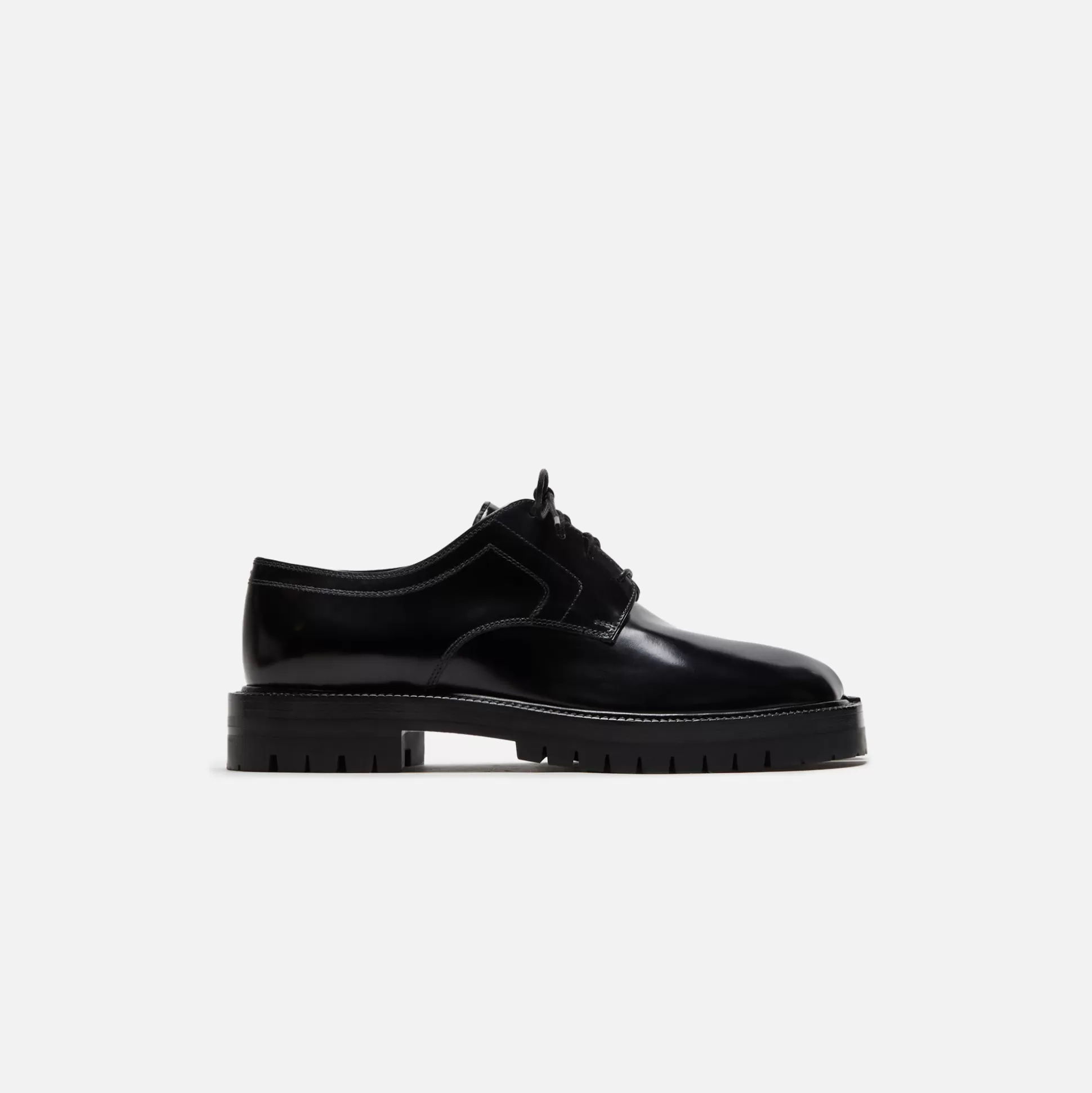 Shop Maison Margiela tabi county lace-up Black