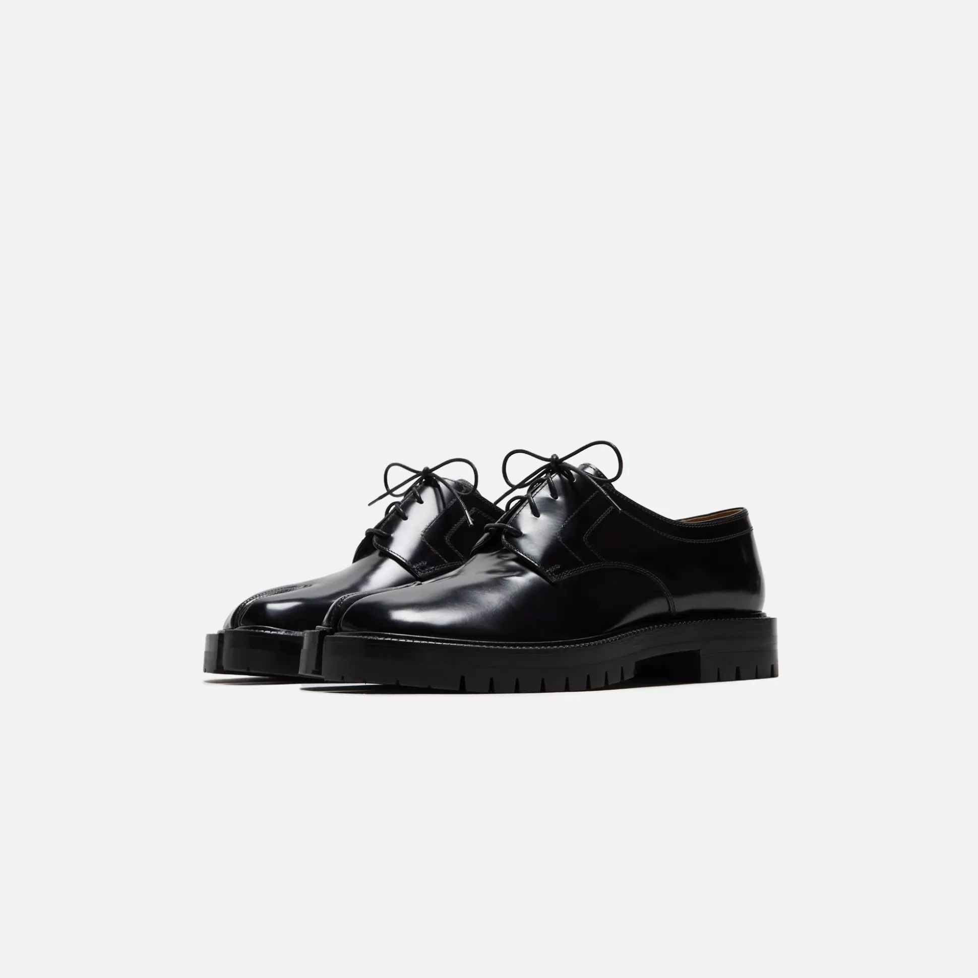 Shop Maison Margiela tabi county lace-up Black