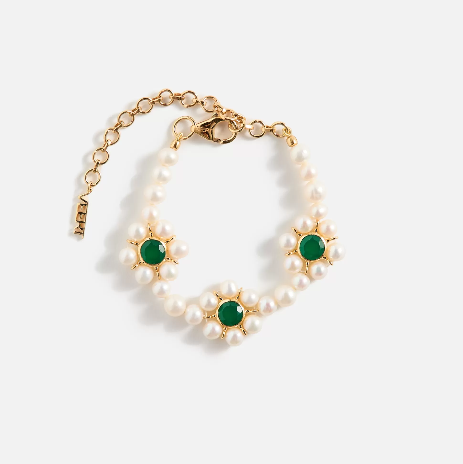 Shop VEERT the trio flower pearl bracelet Yellow Gold