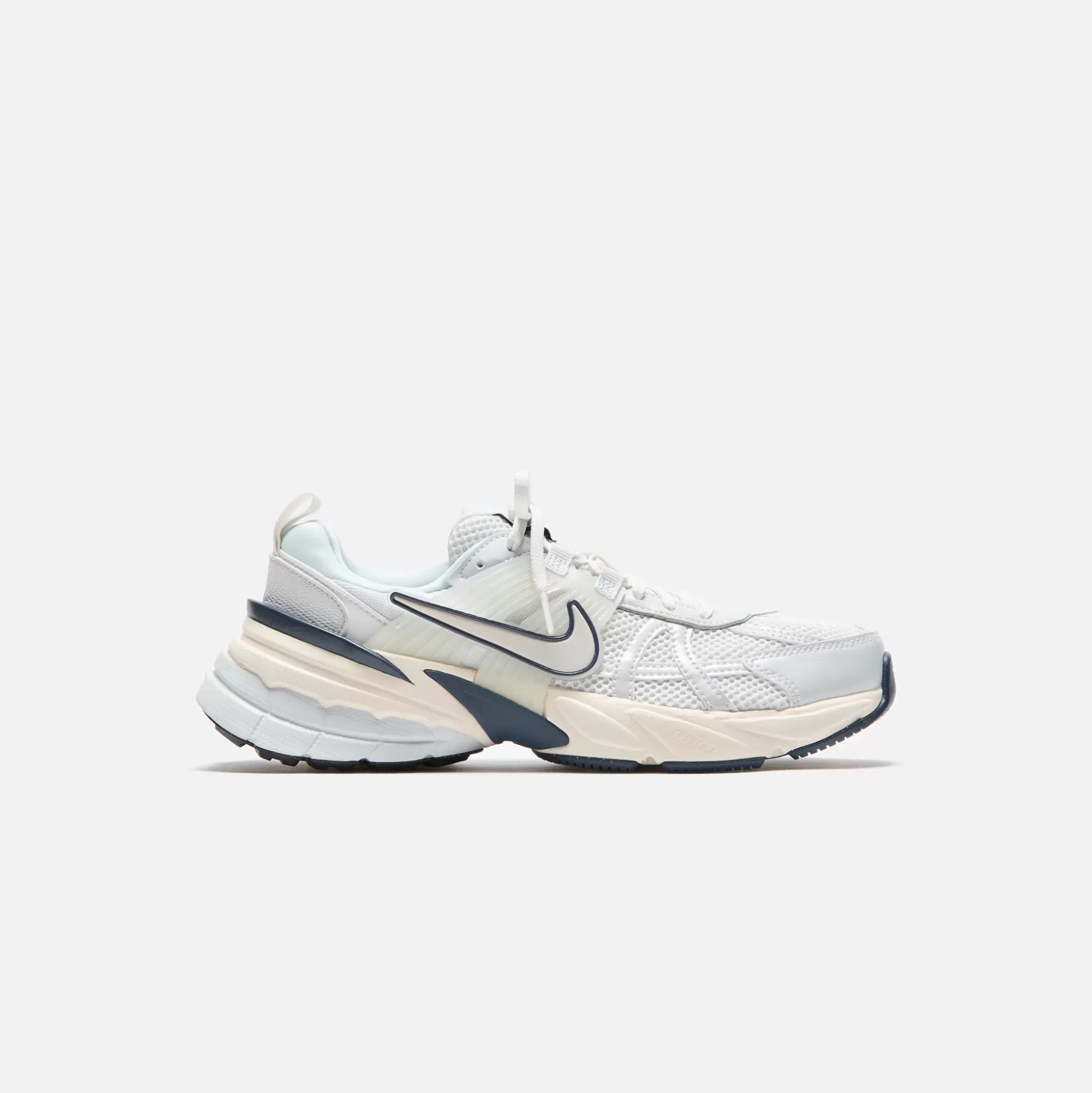 Shop Nike wmns v2k run